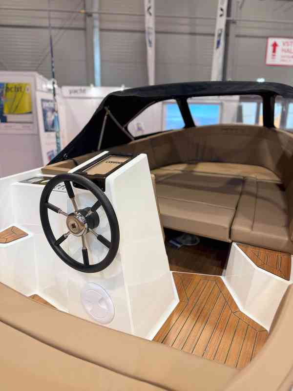 Nová motorová loď Corsiva 565 New Age - foto 10