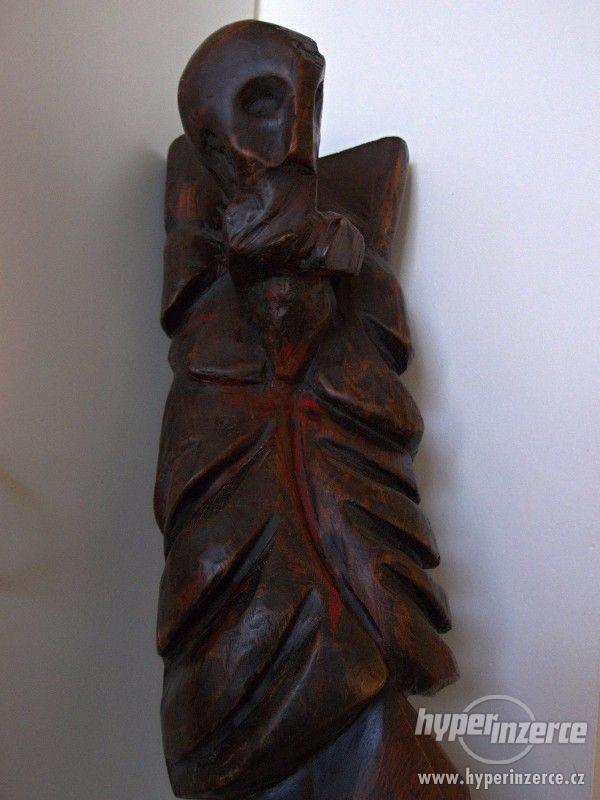 Prodej ručně vyřezávané sochy Krista od Augustina Čecha. - foto 3