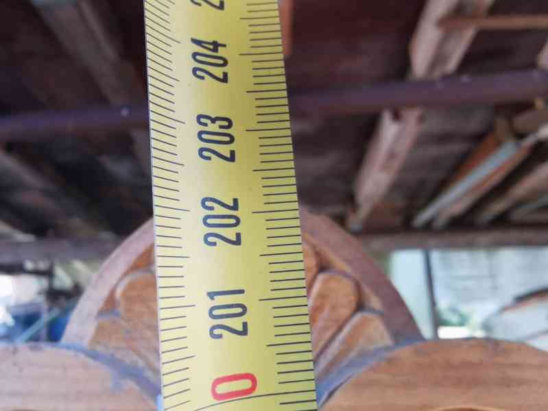 Stará dřevěná skříň  - foto 6