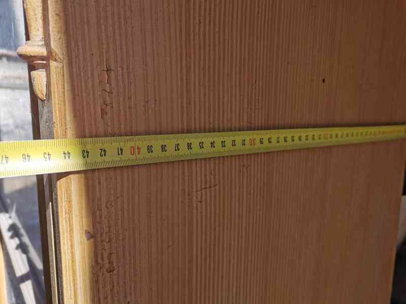 Stará dřevěná skříň  - foto 5