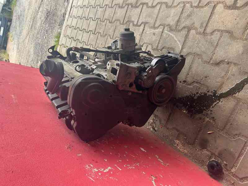 Motor 2,0i Citroen C4 Picasso RFJ 103KW prodám - foto 2