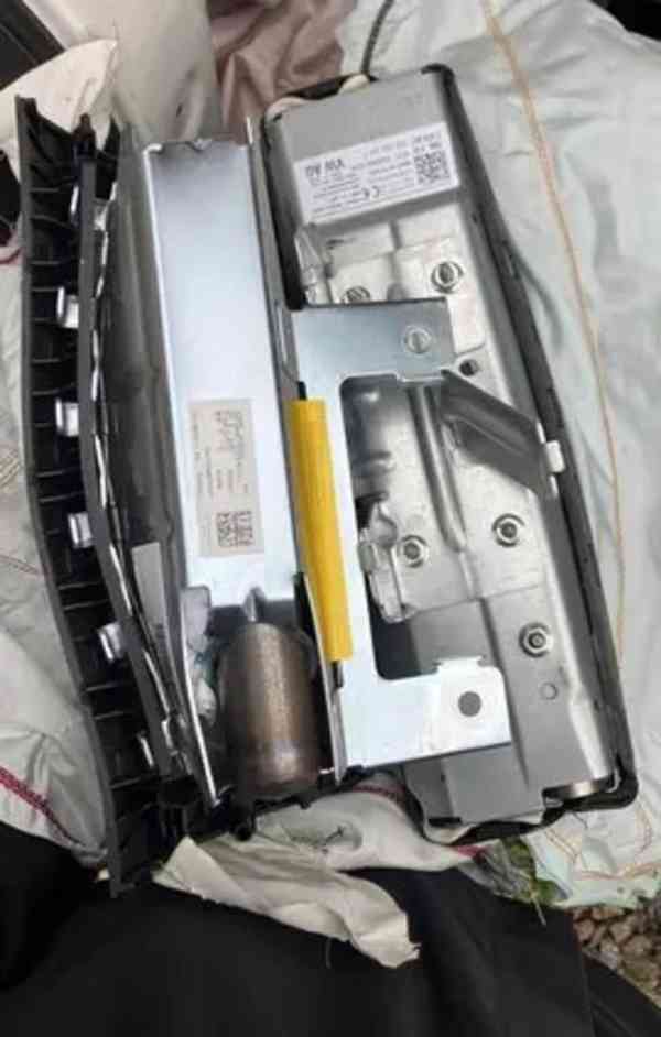 vystrelene airbagy koleno skoda vw audi seat cupra - foto 1