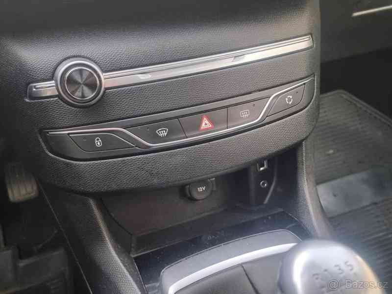 Peugeot 308 1,6   HDi - Prostor. kombi s bohatou - foto 12