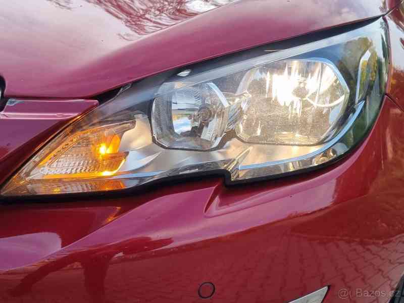 Peugeot 308 1,6   HDi - Prostor. kombi s bohatou - foto 17