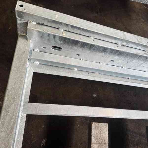 Nový bržděný přívěsný vozík 1500kg, 3,20m x 1,55m, DPH - foto 15