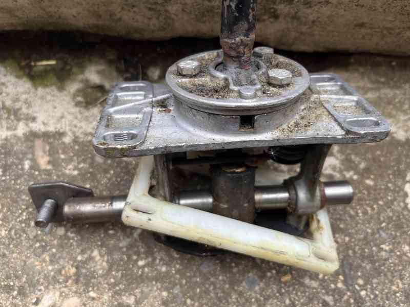 ŠKODA 130 - 136 RAPID, kulisa řazení 5kvalt - foto 4