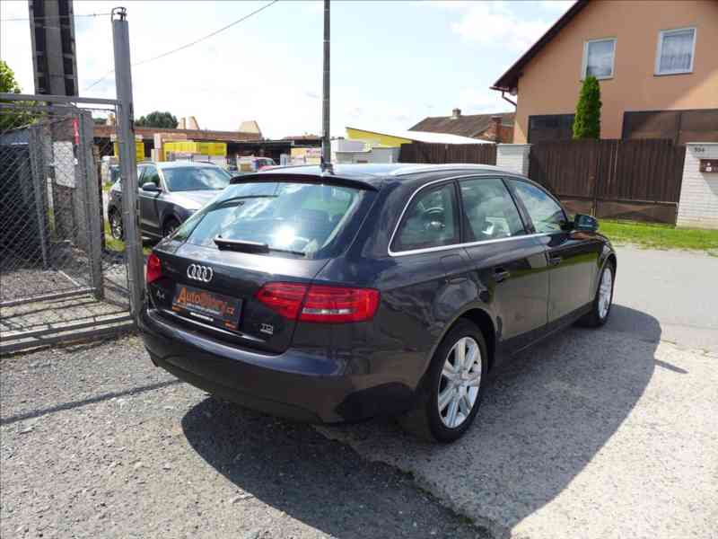 Audi A4 2,0 TDI 4x4 NAVI 1.MAJITEL - foto 3