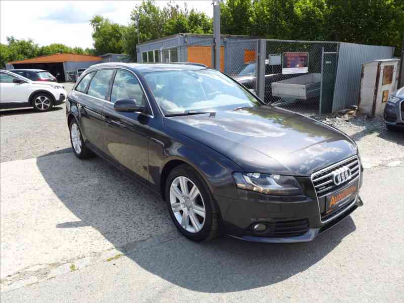 Audi A4 2,0 TDI 4x4 NAVI 1.MAJITEL - foto 2