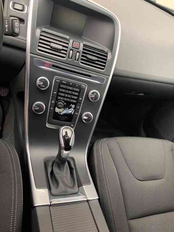 Volvo XC60 2,0 - foto 6