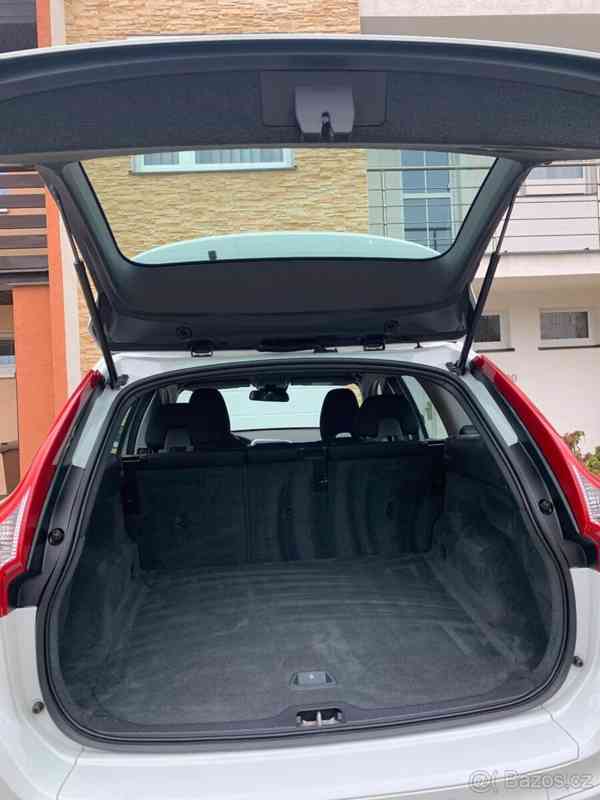 Volvo XC60 2,0 - foto 3