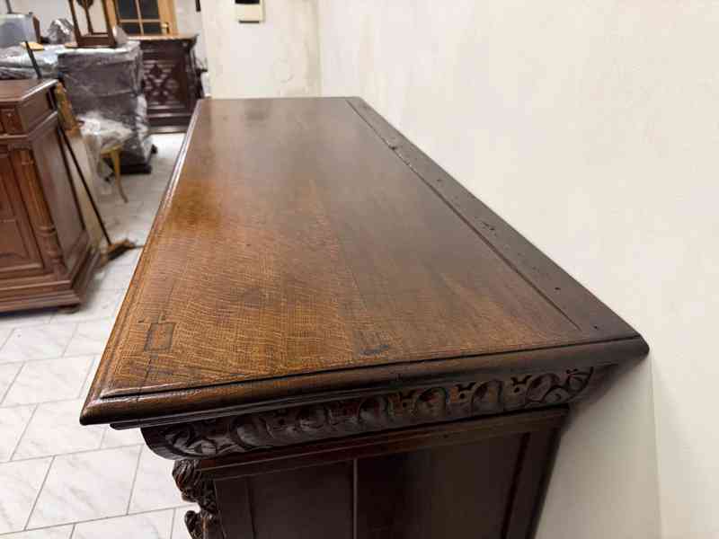 Starožitná neorenesanční skříň  - foto 9