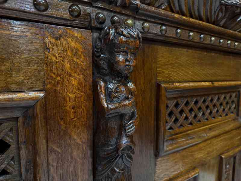 Starožitná neorenesanční skříň  - foto 7