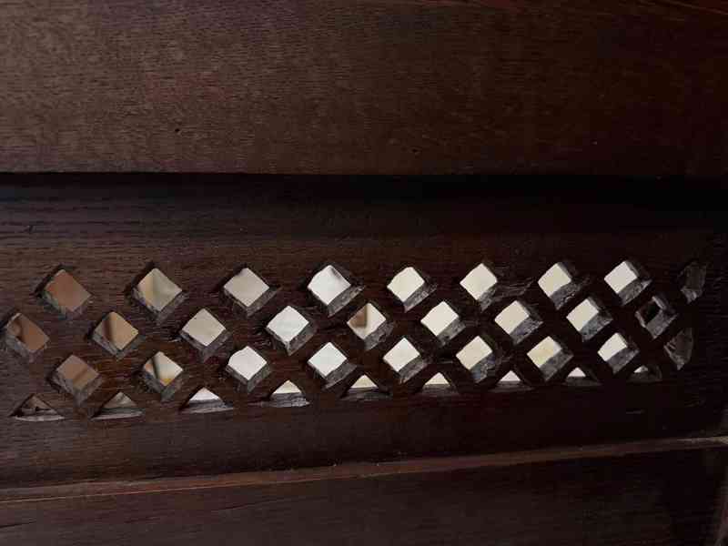 Starožitná neorenesanční skříň  - foto 8