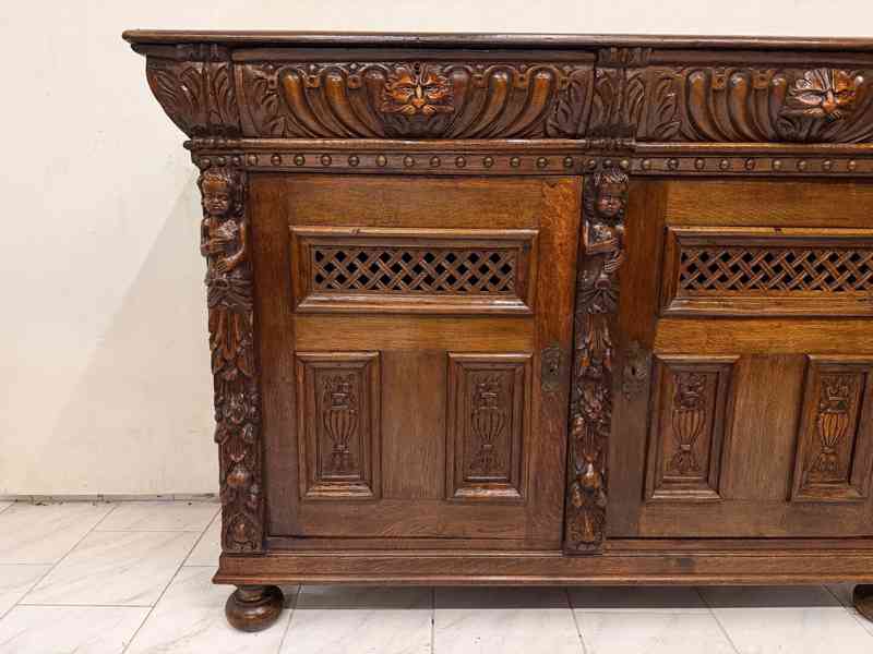 Starožitná neorenesanční skříň  - foto 2