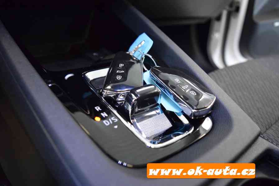 Škoda Octavia 2.0 TDI STYLE PLUS MATRIX DSG 2021-DPH - foto 23