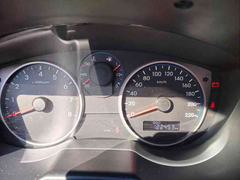 Prodej hyundai i20 + nové zimní pneu - foto 9