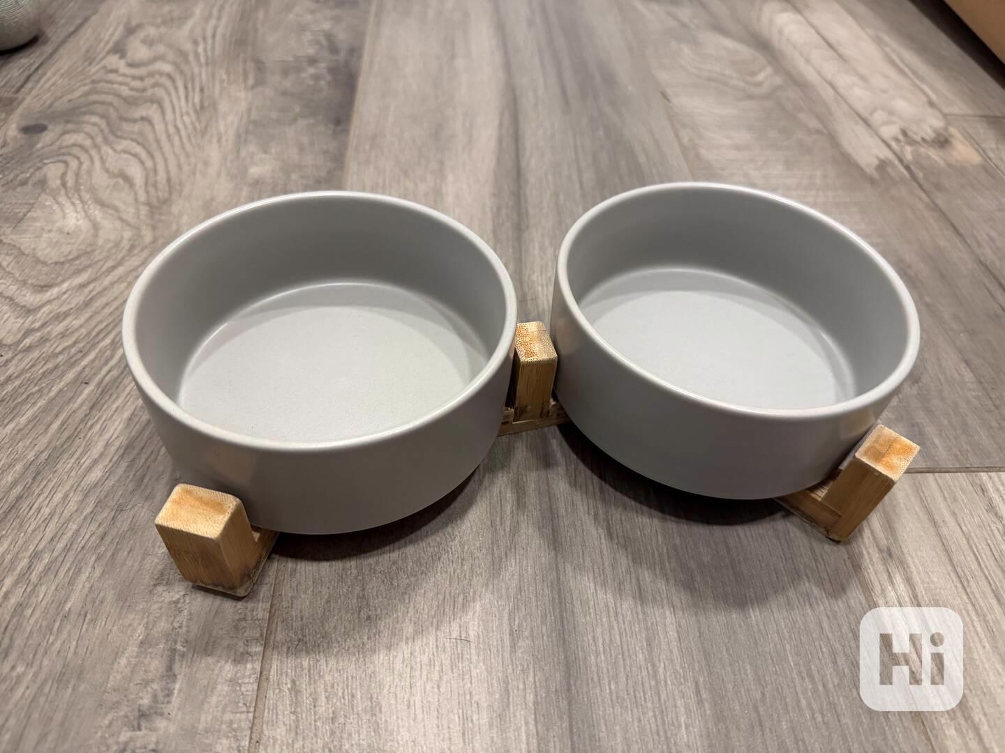 Keramické misky pro pejska včetně držáku  - foto 1