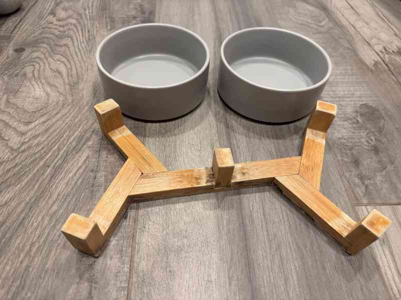 Keramické misky pro pejska včetně držáku  - foto 2