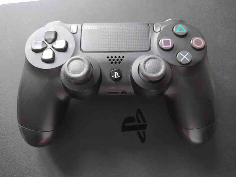 PS4 Slim 1TB + GTA V a AC Syndicate - foto 2
