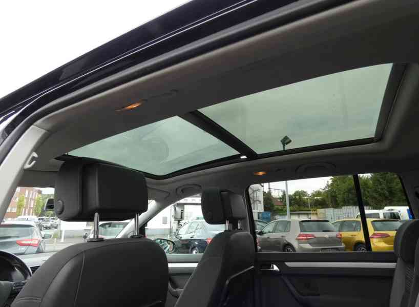 Volkswagen Touran 2,0TDI Life DSG 103kw - foto 12