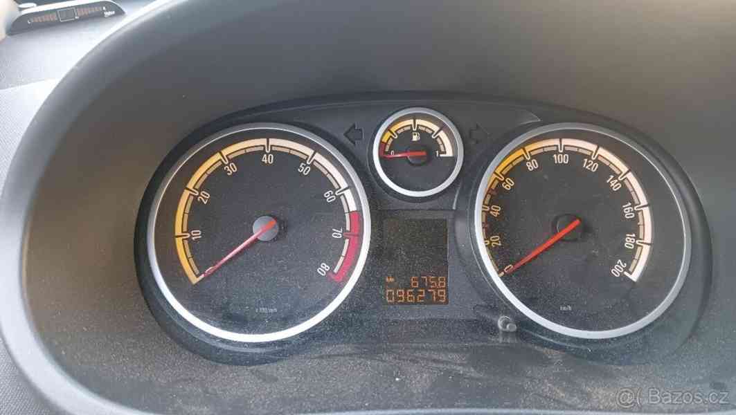 Opel Corsa 1,4 r.v. 2012, 96 000 km - foto 3