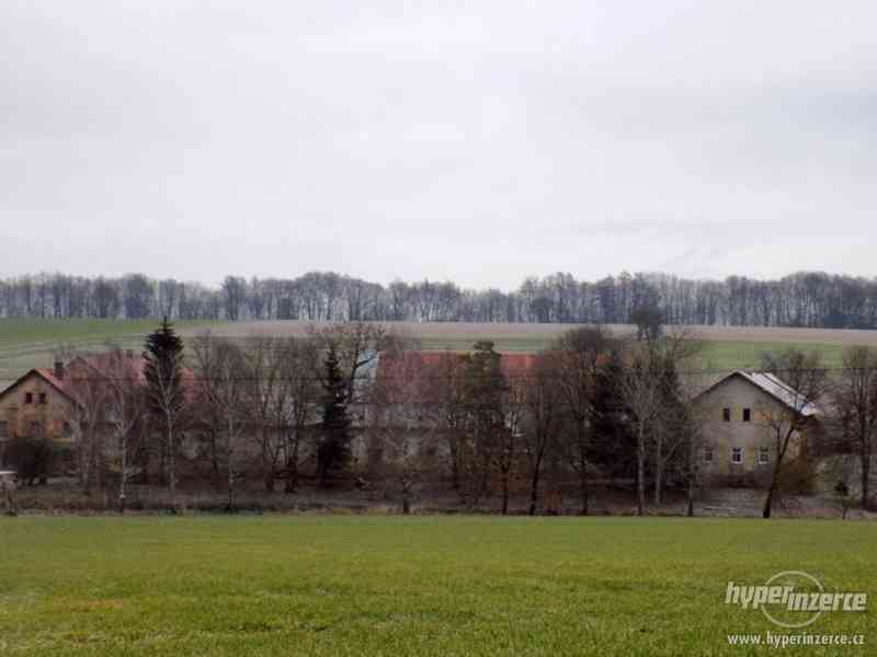 Rozsáhlá zemědělská usedlost v Kostelecké Lhotě - foto 2
