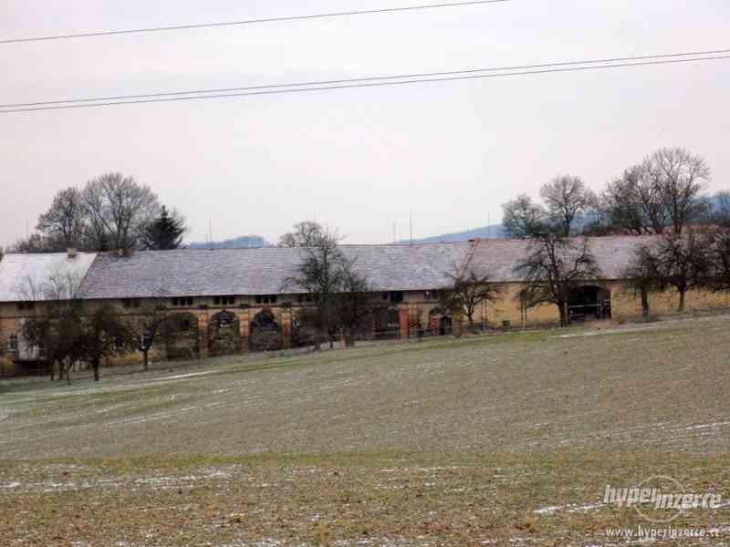 Rozsáhlá zemědělská usedlost v Kostelecké Lhotě - foto 3