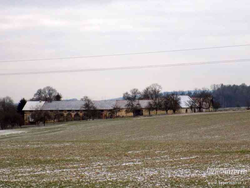 Rozsáhlá zemědělská usedlost v Kostelecké Lhotě - foto 4