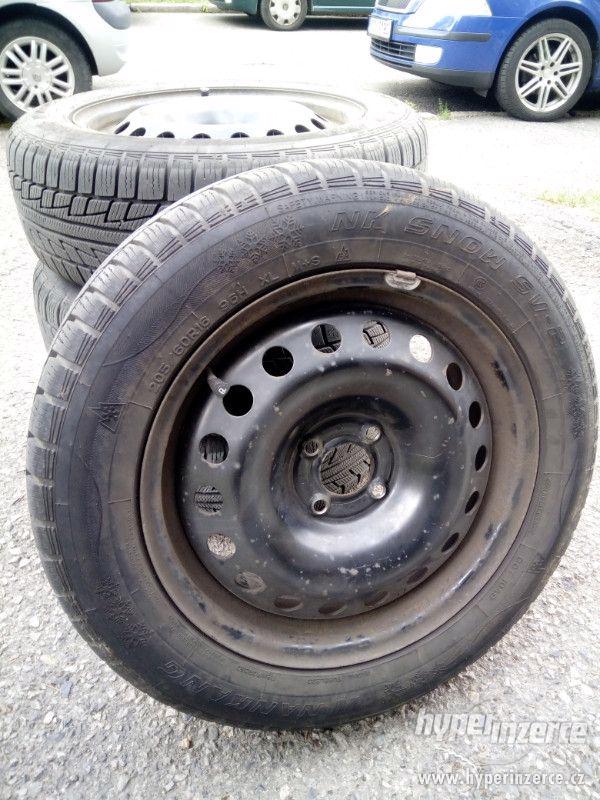 Zimní pneu 205/60 R16 s disky - foto 1