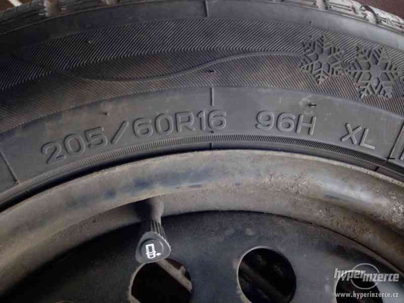 Zimní pneu 205/60 R16 s disky - foto 3
