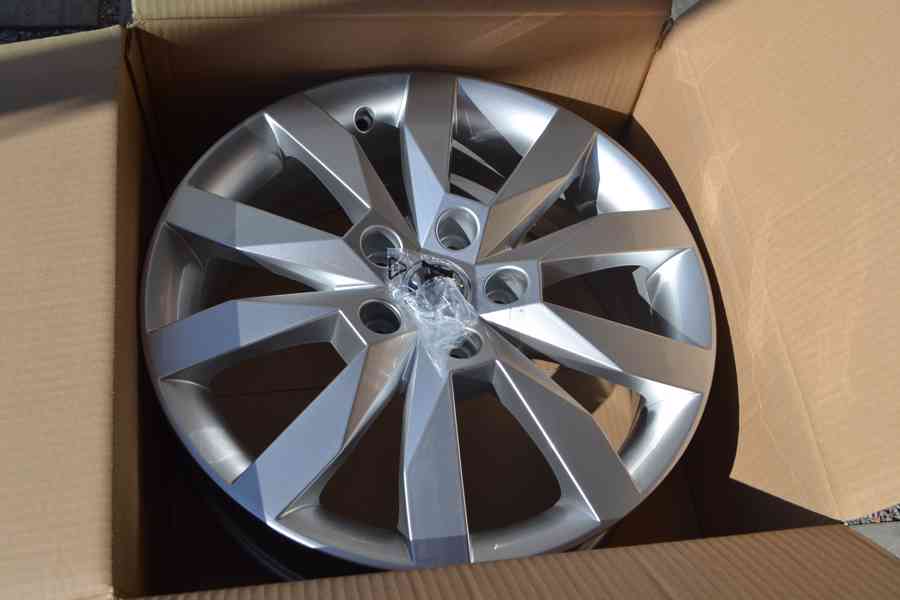 Škoda Octavia III – NOVÉ 17 orig.alu disky 6Jx17 ET48, 5x112 - foto 4