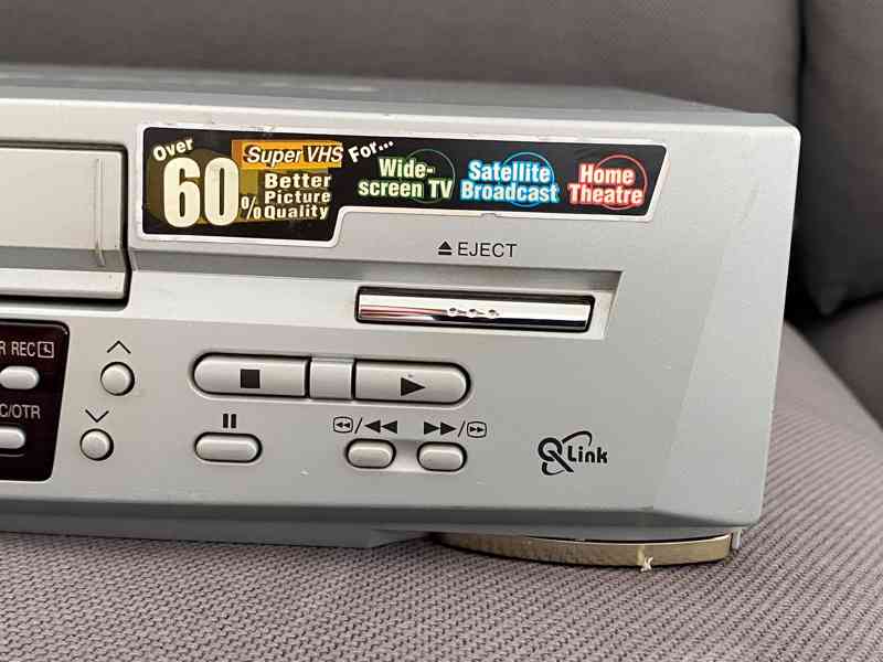 S-VHS-ET videorekordér Panasonic NV-HS820 - foto 4
