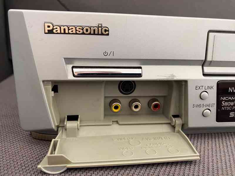 S-VHS-ET videorekordér Panasonic NV-HS820 - foto 2