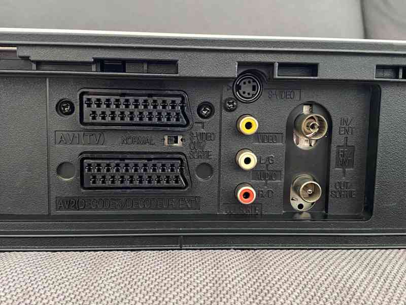 S-VHS-ET videorekordér Panasonic NV-HS820 - foto 6