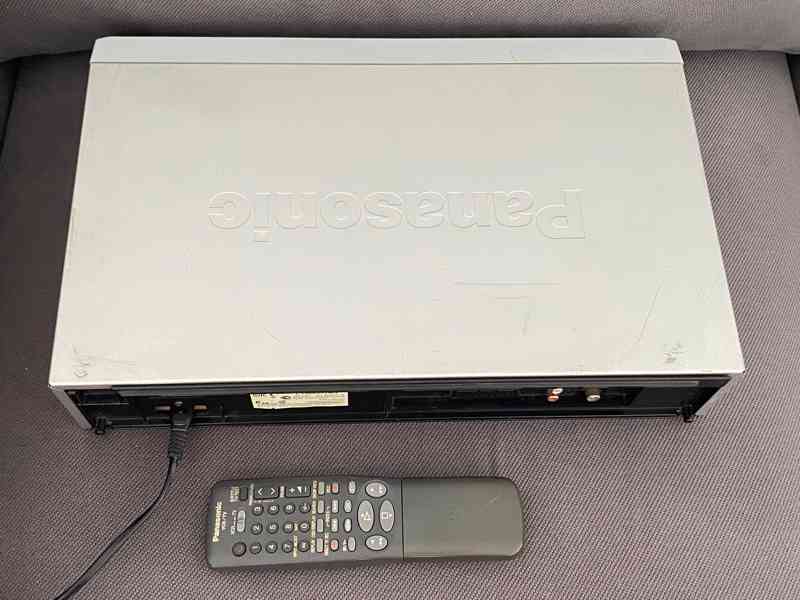 S-VHS-ET videorekordér Panasonic NV-HS820 - foto 5