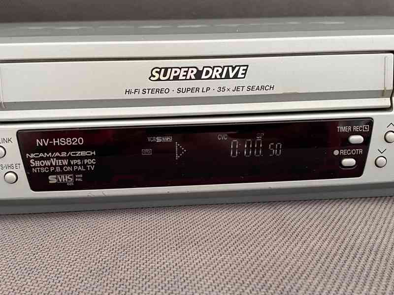 S-VHS-ET videorekordér Panasonic NV-HS820 - foto 3