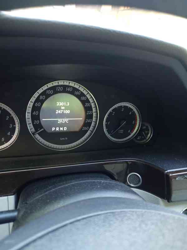 Mercedes E250 CDI  - foto 8