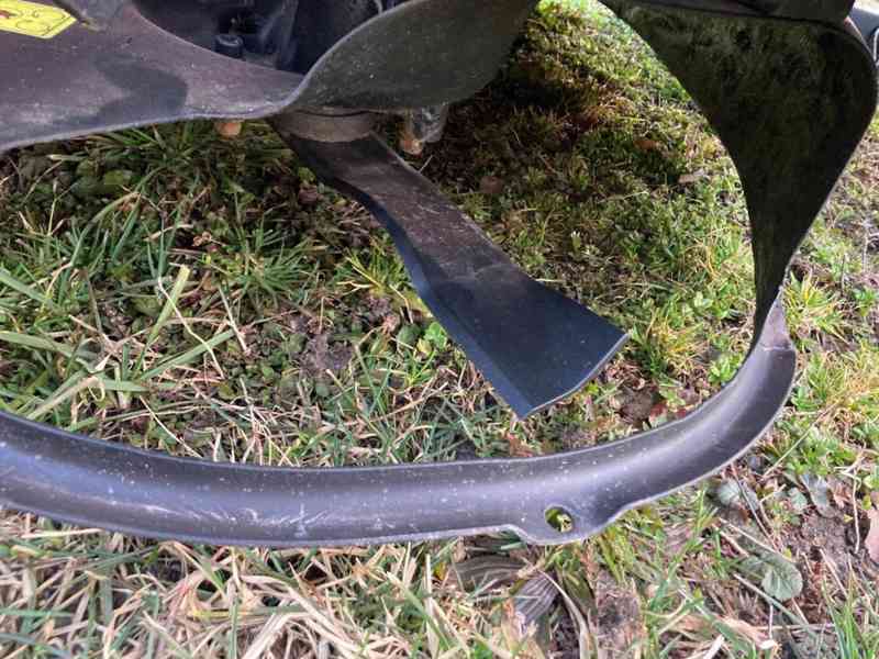 Zahradní traktor Husqavrna LTH 141 - foto 4