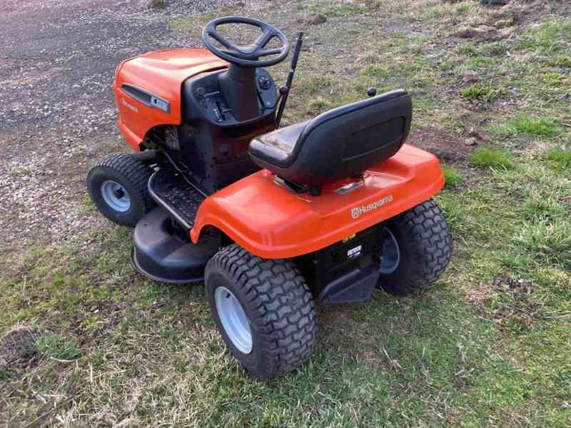 Zahradní traktor Husqavrna LTH 141 - foto 2