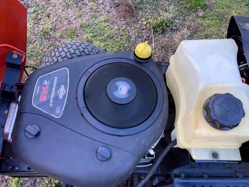 Zahradní traktor Husqavrna LTH 141 - foto 5