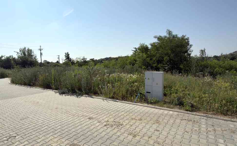 PRODEJ STAVEBNÍHO POZEMKU O CP 721M2 V MIKULOVĚ NA MORAVĚ - foto 3