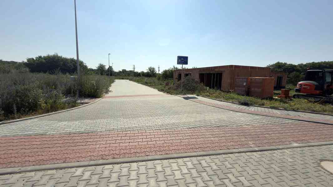 PRODEJ STAVEBNÍHO POZEMKU O CP 721M2 V MIKULOVĚ NA MORAVĚ - foto 14