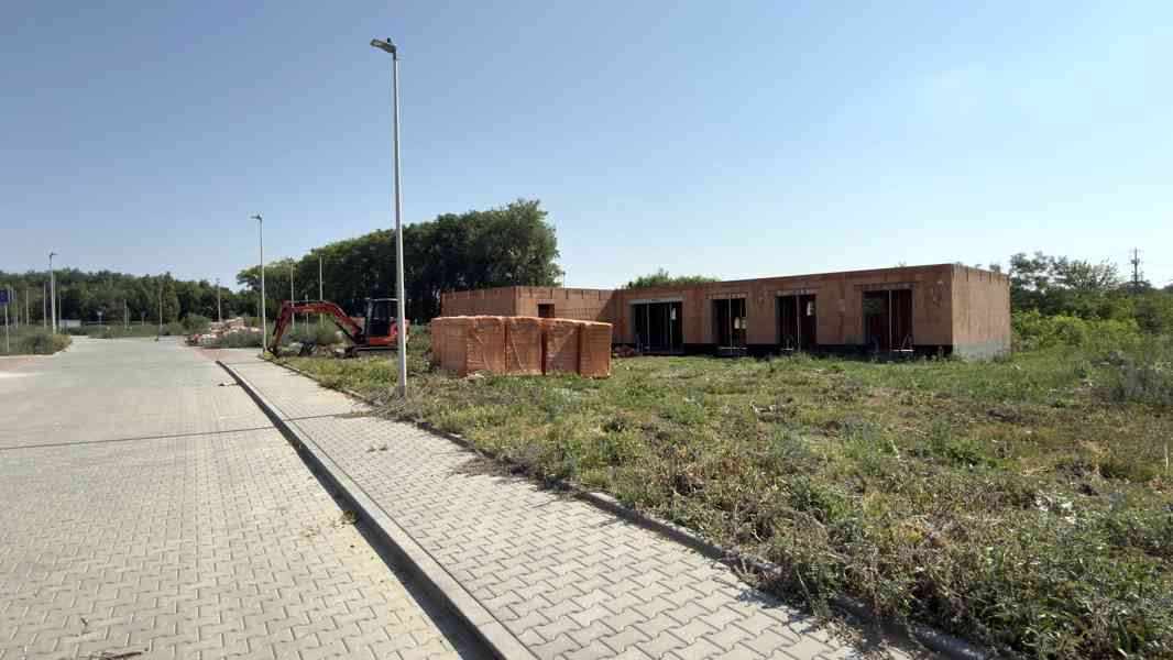 PRODEJ STAVEBNÍHO POZEMKU O CP 721M2 V MIKULOVĚ NA MORAVĚ - foto 14