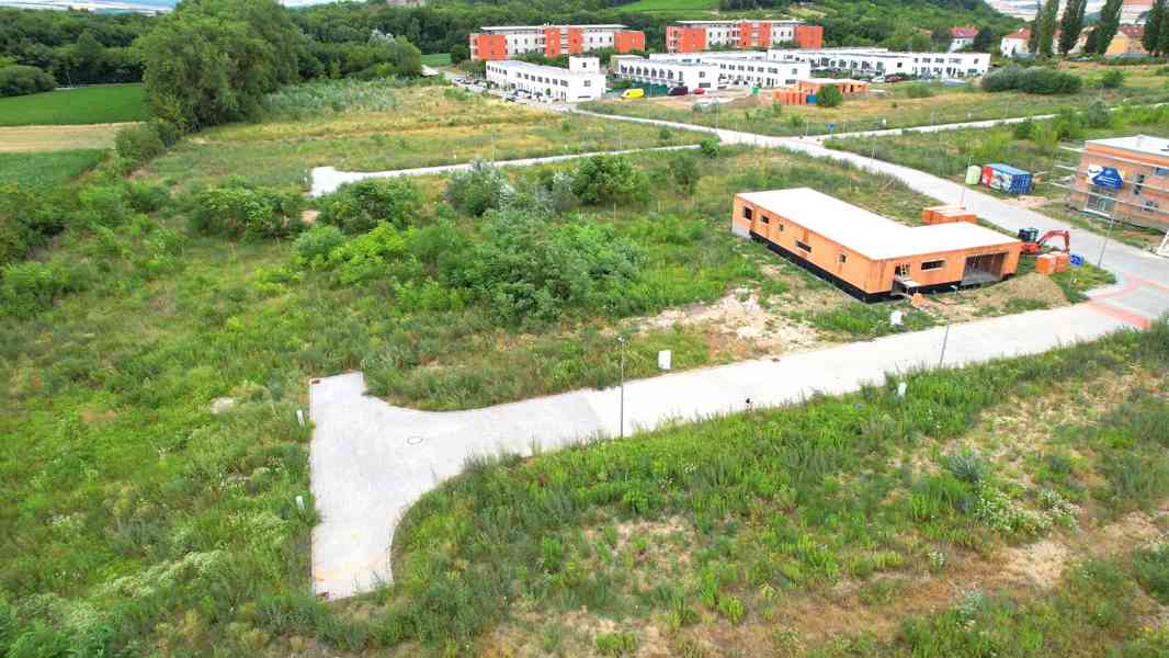 PRODEJ STAVEBNÍHO POZEMKU O CP 721M2 V MIKULOVĚ NA MORAVĚ - foto 11