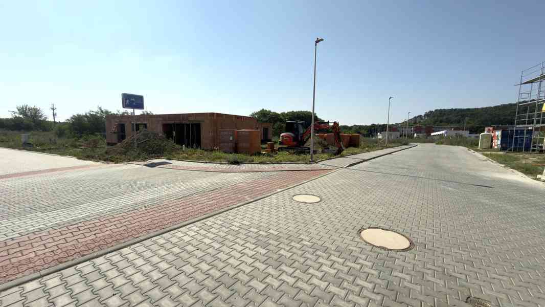 PRODEJ STAVEBNÍHO POZEMKU O CP 721M2 V MIKULOVĚ NA MORAVĚ - foto 6