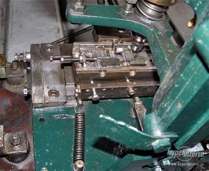 Jednoúčelový stroj (JUS) na vrtání menších rozměrů v řadách - foto 3