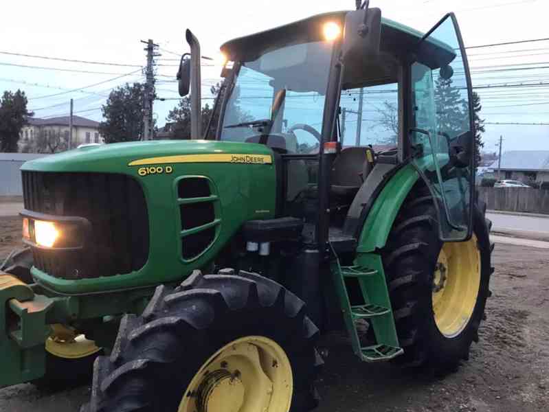 Traktor John Deere 6100D - foto 3