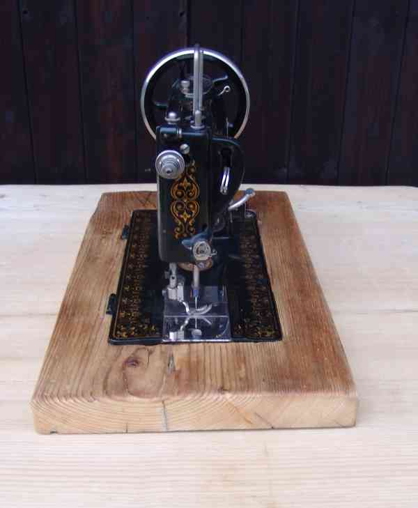Hlava starožitného šicího stroje Afrana z r. 1905 - foto 3