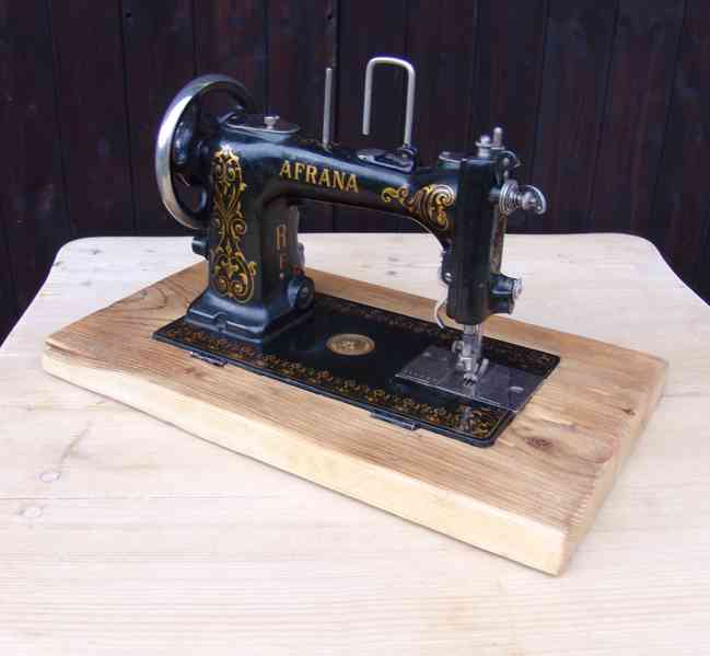 Hlava starožitného šicího stroje Afrana z r. 1905 - foto 4