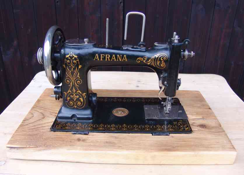 Hlava starožitného šicího stroje Afrana z r. 1905 - foto 5